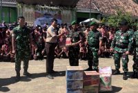 Serah terima bantuan sembako bekal kemah secara simbolis. ©okedaily.com