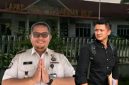 Ketua Harian KMMB Sumut, AM Mahendra (kemeja hitam), menilai pengungkapan tersebut menunjukkan perlunya evaluasi terhadap sistem pengawasan di dalam lapas.