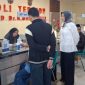 Direktur RSUD dr. H. Moh. Anwar Sumenep, dr. Erliyati, M.Kes., didampingi pegawai melakukan monitoring di Poli Terpadu. ©okedaily.com
