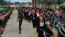 Tanamkan jiwa patriotisme, Binar Squad saat menggelar MPLS berbasis karakter dengan materi bela negara di Markas TNI. ©okedaily.com