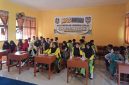 Hari pertama MPLS di SMPN 1 Nonggunong berlangsung hangat dan penuh kekeluargaan. Dengan pendekatan ramah, kegiatan ini bertujuan menanamkan nilai disiplin, toleransi, dan semangat gotong royong agar siswa baru cepat beradaptasi di lingkungan sekolah. ©okedaily.com