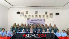 Mahasiswa KKN 02 Universitas Yudharta Pasuruan bersama Dosen Pembimbing Lapang dan TP PKK Desa Pajaran usai pelatihan pengolahan jagung di Balai Desa Pajaran pada Jumat, 10 Juli 2026. ©okedaily.com [foto: Andrean Masrofie]