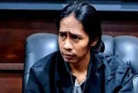 Sejumlah wartawan yang hendak melakukan peliputan kegiatan di Mapolresta Sumenep hanya dapat menunggu di luar area. Padahal, sesuai UU No. 14 Tahun 2008 tentang Keterbukaan Informasi Publik, setiap badan publik wajib memberikan akses informasi. ©okedaily.com [foto: Fauzi AS, Pengamat Kebijakan Publik]