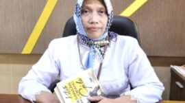 KPRI RSUD dr. H. Moh. Anwar Sumenep meraih penghargaan koperasi sehat. Capaian ini jadi bukti tata kelola koperasi karyawan yang profesional dan transparan. ©okedaily.com [Foto: Direktur dr. Hj. Erliyati, M.Kes.]