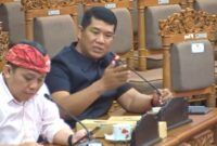 Anggota Dewan Perwakilan Rakyat Daerah (DPRD) Fraksi Partai Gerindra, I Gede Tommy Sumertha, mengusulkan agar Pemerintah Kota Denpasar melalui Dinas PUPR melakukan penataan dan normalisasi sungai Tukad Rangda saat Rapat Kerja gabungan antar komisi. ©okedaily.com [Foto: istimewa]