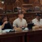 Gus Yoga (tengah) saat menyampaikan dorongan perluasan relaksasi BPHTB bagi pembeli rumah pertama dari kalangan generasi muda di Kota Denpasar. ©okedaily.com [Foto: Istimewa]