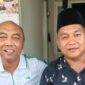 Edi Kuswanto (kanan), sosok pengusaha muda asal Desa Lembung Timur, yang namanya mulai digadang untuk maju di Pilkades 2029, foto bareng Kedes Kirno. ©okedaily.com [Foto: Istimewa] 