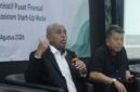 Ketua Dewan Penasehat SMSI Jatim, Prof. Ahmad Riyadh pada dialog nasional. Ia menegaskan SMSI harus menjadi jembatan penghubung antara arus keuangan global dengan penguatan ekonomi desa. ®okedaily.com [Foto: Dokumentasi SMSI]