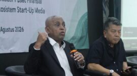 Ketua Dewan Penasehat SMSI Jatim, Prof. Ahmad Riyadh pada dialog nasional. Ia menegaskan SMSI harus menjadi jembatan penghubung antara arus keuangan global dengan penguatan ekonomi desa. ®okedaily.com [Foto: Dokumentasi SMSI]