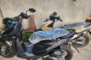 Sejumlah kendaraan motor roda dua yang diduga bodong menjadi barang bukti sindikat di Pulau Sapudi. Terkuaknya fakta baru ini memunculkan pertanyaan publik terkait efektivitas pengawasan dan penegakan hukum di wilayah tersebut. ®okedaily.com