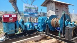 Unit mesin bantuan program PPM HCML 2026 untuk kelompok nelayan kakap merah di Pesisir Pancor. Program ini diharapkan dapat meningkatkan produktivitas, akses pasar, dan kesejahteraan nelayan di wilayah pesisir. ®okedaily.com [Foto: Hasan Al-Hakiki]