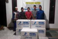 Penyerahan bantuan dari PPM HCML 2026 kepada 5 Kelompok Usaha Bersama (KUB) nelayan di Desa Kalowang. Bantuan ini diharapkan dapat meningkatkan produktivitas dan kesejahteraan nelayan setempat. ®okedaily com [Foto: Hasan Al-Hakiki]