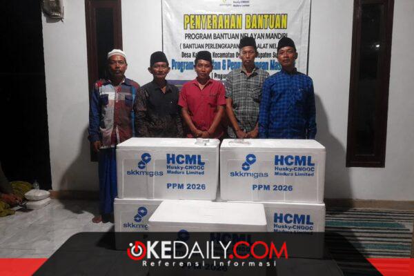 Penyerahan bantuan dari PPM HCML 2026 kepada 5 Kelompok Usaha Bersama (KUB) nelayan di Desa Kalowang. Bantuan ini diharapkan dapat meningkatkan produktivitas dan kesejahteraan nelayan setempat. ®okedaily com [Foto: Hasan Al-Hakiki]