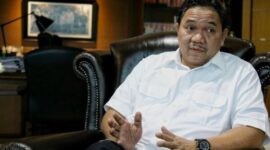 Prof. Dr. Achsanul Qosasi, Guru Besar FEB Universitas Airlangga, menyampaikan pandangannya terkait tantangan transmisi kebijakan moneter Bank Indonesia di sektor riil. ®okedaily.com [Foto: Istimewa]