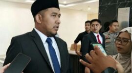 Bupati Sumenep memberikan pesan penting kepada para petani tembakau di daerahnya. Ia mengingatkan agar petani lebih cermat menghitung biaya, harga, dan pasar sebelum memutuskan menanam. ®okedaily.com [Foto: Istimewa]