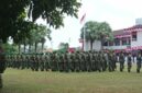 Bendera Merah Putih berkibar sebagai simbol kemerdekaan Indonesia. Namun, kemerdekaan juga perlu diukur dari sejauh mana rakyat menikmati keadilan, kesejahteraan, pekerjaan layak, pendidikan, dan akses terhadap sumber daya ekonomi. ®okedaily.com [Foto: Mashudi Surahman]