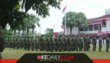 Bendera Merah Putih berkibar sebagai simbol kemerdekaan Indonesia. Namun, kemerdekaan juga perlu diukur dari sejauh mana rakyat menikmati keadilan, kesejahteraan, pekerjaan layak, pendidikan, dan akses terhadap sumber daya ekonomi. ®okedaily.com [Foto: Mashudi Surahman]