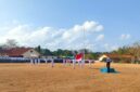 Upacara peringatan HUT RI ke-81 di Kecamatan Gayam berlangsung khidmat. Mulai dari pelajar, guru, ASN, hingga tokoh agama semua berdiri tegak mengikuti pengibaran Sang Saka Merah Putih. ®okedaily.com [Foto: Hasan Al-Hakiki]