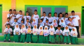 Tank Oreng Center Go To School di MI Khairul Jadid, Desa Pancor, Kecamatan Gayam, Kabupaten Sumenep. ®okedaily.com [Foto: Hasan Al-Hakiki]