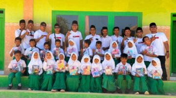 Tank Oreng Center Go To School di MI Khairul Jadid, Desa Pancor, Kecamatan Gayam, Kabupaten Sumenep. ®okedaily.com [Foto: Hasan Al-Hakiki]