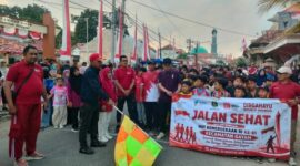 Pelepasan peserta JJS dalam rangka semarak HUT ke-81 Kemerdekaan RI oleh Camat Gayam. ®okedaily.com [Foto: Hasan Al-Hakiki]