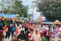 Antusias pengunjung pada momen Gebyar Paud Gayam, menjadi berkah bagi UMKM setempat. ®okedaily.com [Foto: Hasan Al-Hakiki]