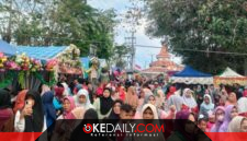 Antusias pengunjung pada momen Gebyar Paud Gayam, menjadi berkah bagi UMKM setempat. ®okedaily.com [Foto: Hasan Al-Hakiki]