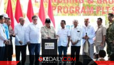 Presiden Prabowo Subianto menekan tombol sirine tanda dimulainya pembangunan PLTS 100 GWp di Bali. Proyek energi terbarukan terbesar di RI ini disebut sebagai kebijakan strategis berdampak positif bagi lingkungan. ®okedaily.com [Foto: Istimewa]