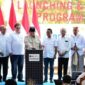 Presiden Prabowo Subianto menekan tombol sirine tanda dimulainya pembangunan PLTS 100 GWp di Bali. Proyek energi terbarukan terbesar di RI ini disebut sebagai kebijakan strategis berdampak positif bagi lingkungan. ®okedaily.com [Foto: Istimewa]
