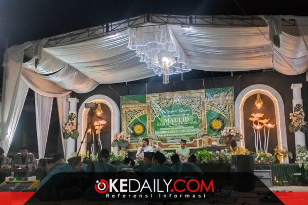 Ratusan jamaah memadati lokasi Pengajian Akbar yang digelar FKS Nurul Jadid di Pulau Sapudi. Kegiatan ini menjadi ajang silaturahmi sekaligus penguatan ukhuwah Islamiyah. ®okedaily.com [Foto: Hasan Al-Hakiki]