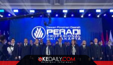 Pelantikan Pengurus DPD PERADI Profesional DKI Jakarta Masa Bakti 2026-2031 di JW Marriott Hotel Jakarta berlangsung khidmat. Dewan Pembina Misyal B. Achmad, menegaskan pentingnya integritas, profesionalitas, dan pengabdian advokat dalam penegakan hukum yang berkeadilan. ®okedaily.com [foto: istimewa]