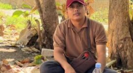 Warga Gendang Barat kesulitan air bersih. Kondisi ini disebut sebagai sinyal persoalan lingkungan yang lebih besar di Pulau Sapudi. ®okedaily.com [foto: Mas'udi]
