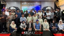 Keluarga besar Menwa Mahatara Batalyon C dari berbagai angkatan foto bersama usai menggelar Silaturahmi Lintas Generasi untuk perkuat solidaritas. ®okedaily.com [Foto: Dok. Menwa Mahatara]