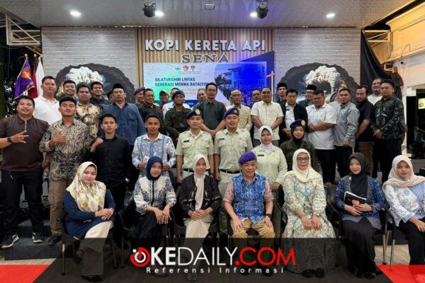 Keluarga besar Menwa Mahatara Batalyon C dari berbagai angkatan foto bersama usai menggelar Silaturahmi Lintas Generasi untuk perkuat solidaritas. ®okedaily.com [Foto: Dok. Menwa Mahatara]