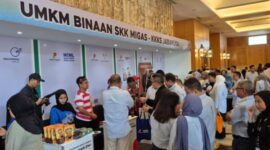 Kangean Energy Indonesia terus menggenjot ekonomi lokal melalui pembinaan UMKM, dengan kerajinan Santigi sebagai produk ikonik. ®okedaily.com [Foto: Istimewa]