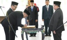 Klaim Berbasis TPK, Bupati Sumenep Mutasi Sekcam Bluto Menjelang Purna Tugas