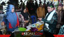Festival Tani Ganding 2026 resmi digelar meriah. Wabup Sumenep KH. Imam Hasyim apresiasi kreativitas petani Ganding. ®okedaily.com [Foto: Dok. Diskominfo Sumenep]