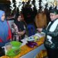 Festival Tani Ganding 2026 resmi digelar meriah. Wabup Sumenep KH. Imam Hasyim apresiasi kreativitas petani Ganding. ®okedaily.com [Foto: Dok. Diskominfo Sumenep]