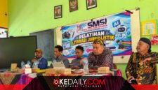 Ketua SMSI Sumenep, Wahyudi saat membuka Pelatihan Literasi Jurnalistik, tegaskan sekolah harus melek pers di era digital. ®okedaily.com [Foto: Dok. SMSI Sumenep]