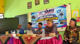 Ketua SMSI Sumenep, Wahyudi saat membuka Pelatihan Literasi Jurnalistik, tegaskan sekolah harus melek pers di era digital. ®okedaily.com [Foto: Dok. SMSI Sumenep]