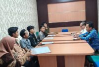 GPS saat menyampaikan aspirasi terkait tata kelola pemerintahan Desa Saobi kepada DPMD Kabupaten Sumenep. Audiensi tersebut menjadi ruang penyampaian sejumlah pertanyaan publik mengenai pelayanan, transparansi anggaran, partisipasi BPD dan aparatur desa, serta keterbukaan informasi. ®okedaily.com [Foto: Ahmad Fauzan]