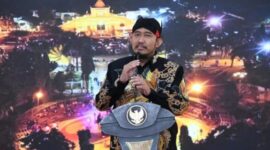 Dalam rangka HSN 2026, Bupati Wongsojudo mewajibkan penggunaan busana muslim khas santri bagi seluruh ASN dan pegawai no-ASN di lingkungan Pemkab Sumenep melalui Surat Edaran resmi. ®okedaily.com [Foto: Istimewa]
