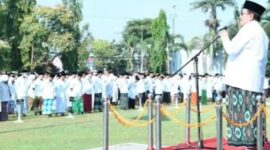Wakil Bupati Sumenep, KH. Imam Hasyim menekankan pentingnya disiplin dan integritas bagi ASN dalam peringatan HSN 2026 di Kabupaten Sumenep. ®okedaily.com [Foto: Dok. Okedaily Jatim]