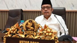 Ketua DPRD Kabupaten Sumenep H. Zainal Arifin mengingatkan para santri untuk menguasai perkembangan teknologi tanpa meninggalkan nilai-nilai akhlakul karimah. ®okedaily.com [Foto: Dok. DPRD Sumenep]
