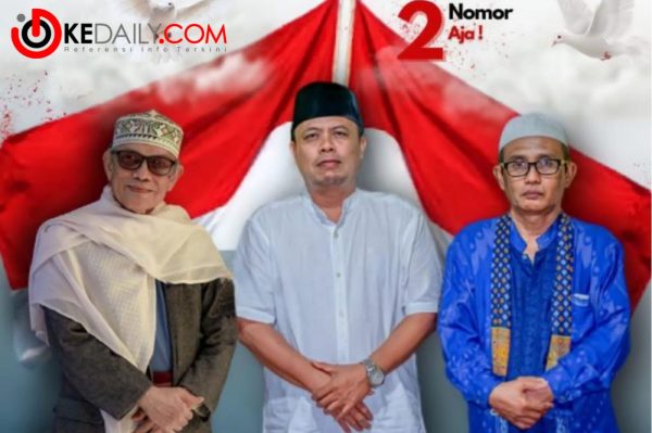 Joni Junaidi Kades Terpilih Desa Sapeken diapit dua Tokoh Agama Kepulauan Sapeken, KH. Ad'Dailami Abu Hurairah (kiri) dan H. Hasan Basri (kanan). (c) Redaksi