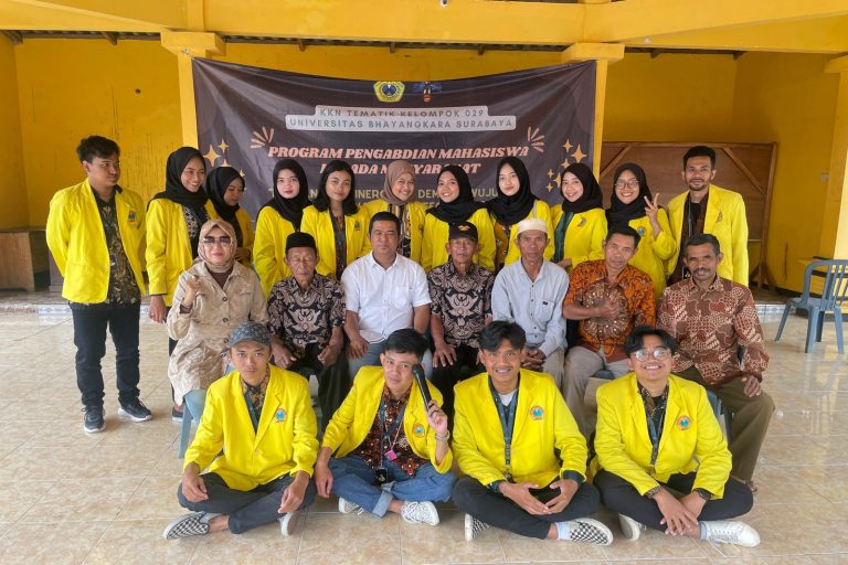 Merevitalisasi Wisata Klurak Eco Park Bersama Peserta KKN 029 Universitas Bhayangkara Surabaya